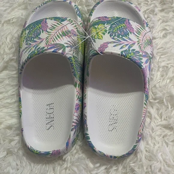 Slides Tropical Size 6 7 Or 11 - Picture 3 of 6